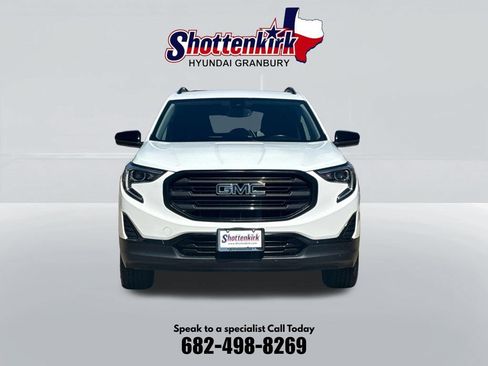 Used 2021 GMC Terrain SLE w/ Driver Convenience Package FWD image 2