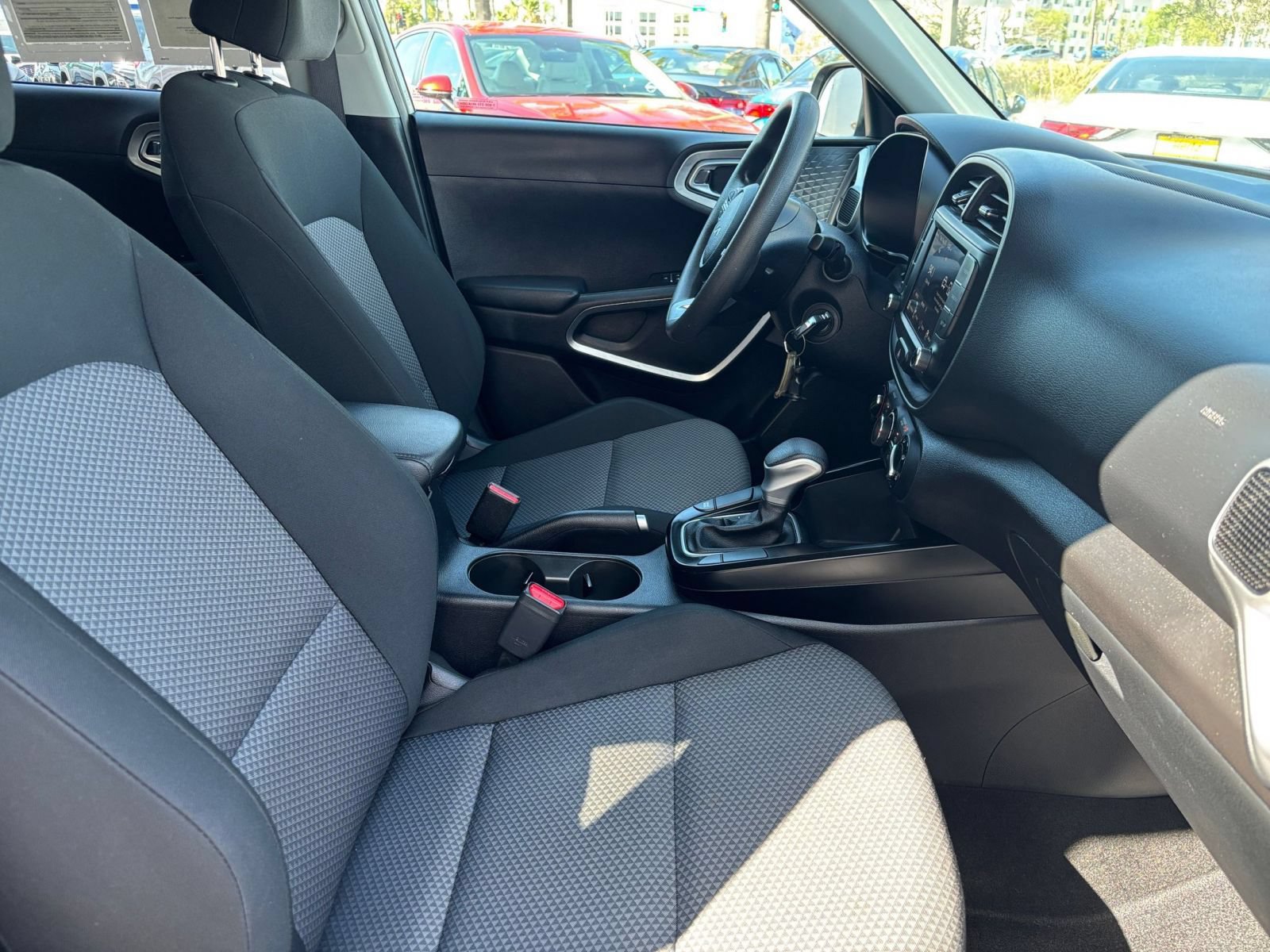 Used 2025 Kia Soul LX w/ LX Technology Package FWD image 33