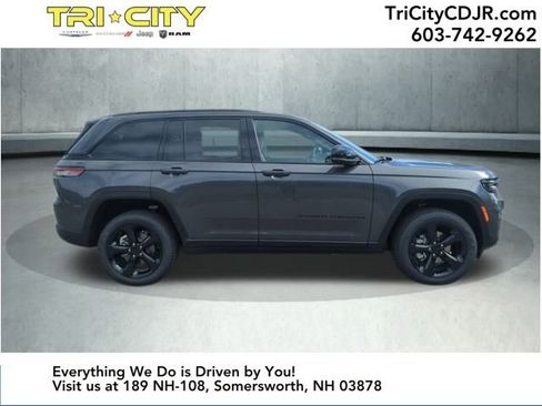 New 2025 Jeep Grand Cherokee Limited w/ Luxury Tech Group II image 9