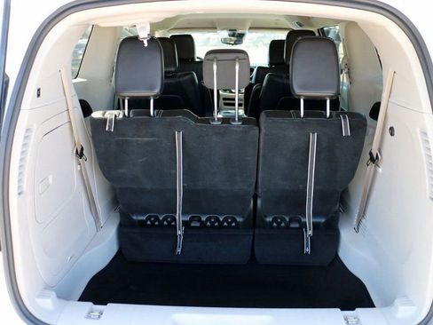 Used 2024 Chrysler Pacifica Select image 11