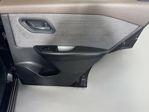 Used 2023 Nissan Rogue S image 28