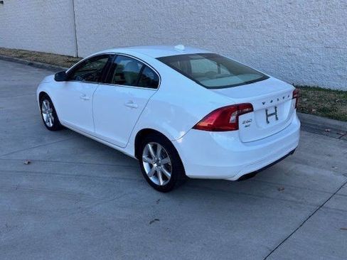 Used 2016 Volvo S60 T5 Premier image 3