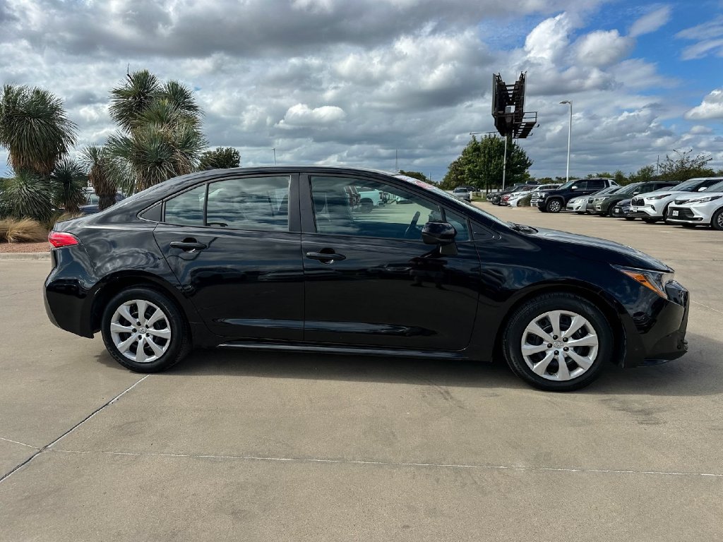 Certified 2025 Toyota Corolla LE FWD image 2