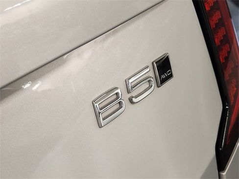 Used 2025 Volvo XC90 B5 Plus image 13