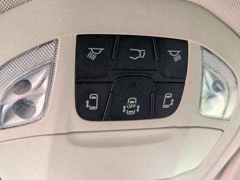 Used 2024 Chrysler Pacifica Limited FWD image 20