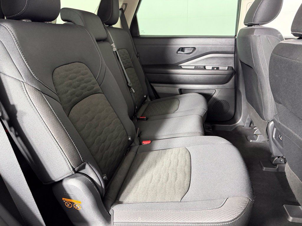 Used 2025 Nissan Pathfinder S FWD image 29