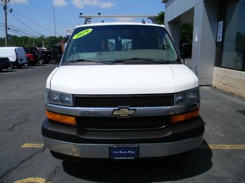 Used 2019 Chevrolet Express 2500 w/ Driver Convenience Package RWD image 3