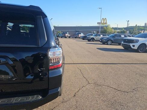 Used 2018 Toyota 4Runner SR5 Premium image 19