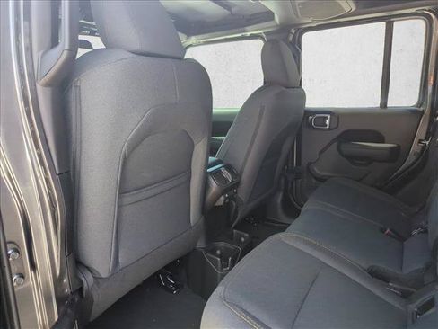 Certified 2025 Jeep Gladiator Sport AWD/4WD image 18