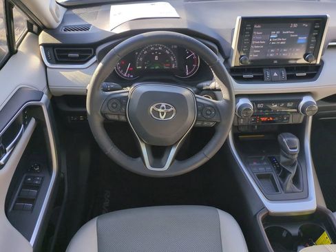 Used 2019 Toyota RAV4 Limited image 15