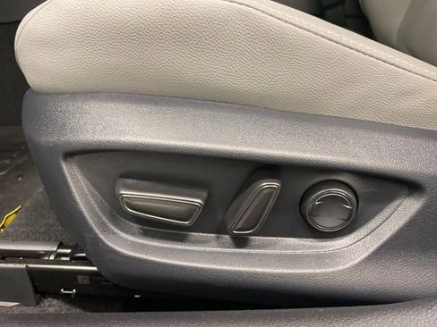 Used 2025 Toyota Camry SE image 13