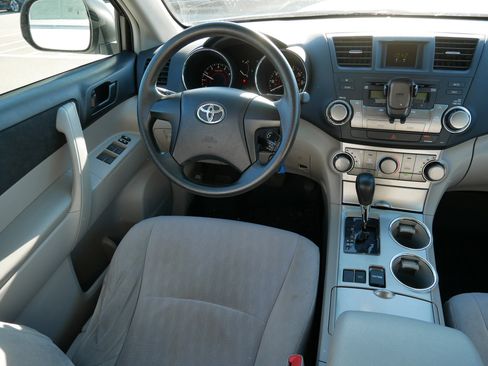 Used 2011 Toyota Highlander 2WD w/ Cold Weather Pkg image 9