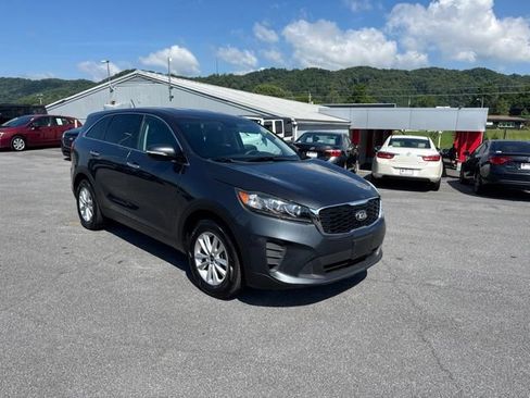 Used 2020 Kia Sorento FWD V6 image 2