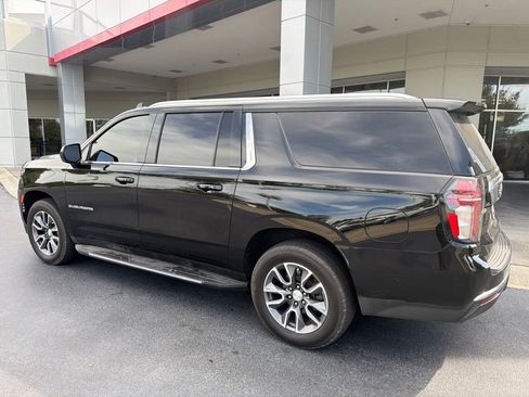 Used 2022 Chevrolet Suburban LT AWD/4WD image 7