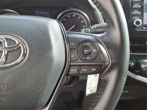 Used 2023 Toyota Camry SE image 17