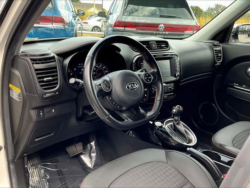 Used 2018 Kia Soul ! image 17