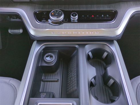 New 2025 Ford Expedition Platinum w/ Platinum Ultimate Package image 19