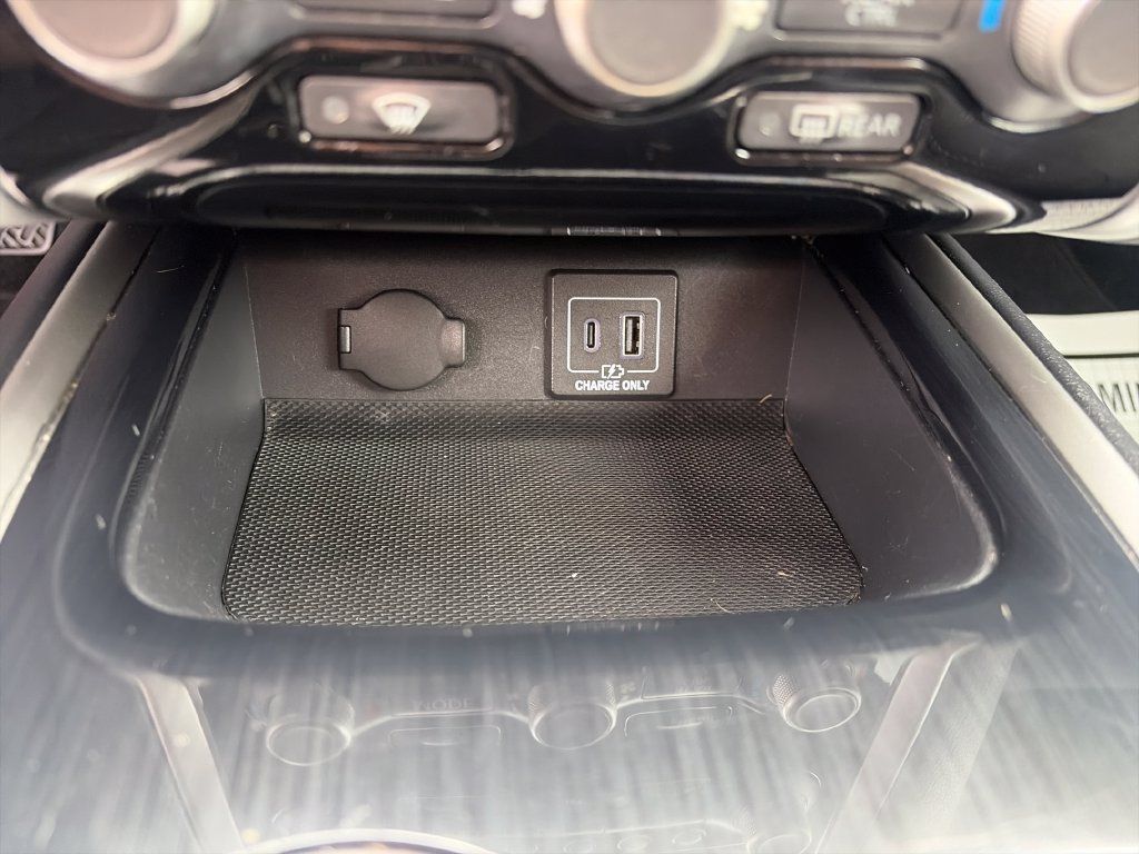 Used 2020 Nissan Pathfinder SV AWD/4WD image 35