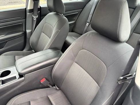 Used 2024 Nissan Altima 2.5 SV FWD image 14