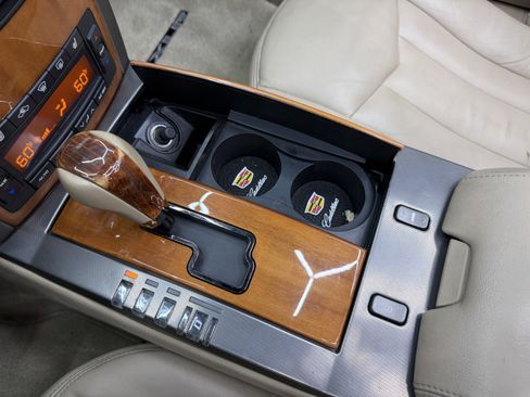 Used 2008 Cadillac XLR RWD image 18