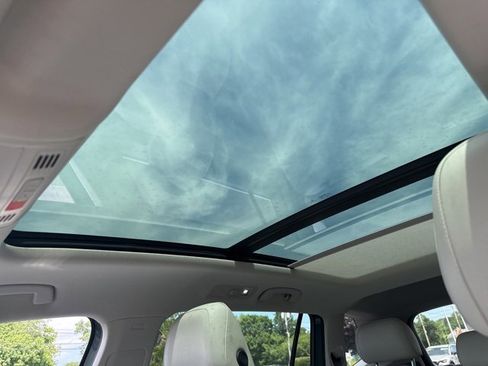 Used 2021 Volkswagen Tiguan SEL image 12