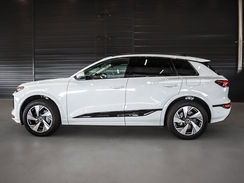 Certified 2025 Audi Q6 e-tron Premium Plus w/ Premium Plus AWD/4WD image 17