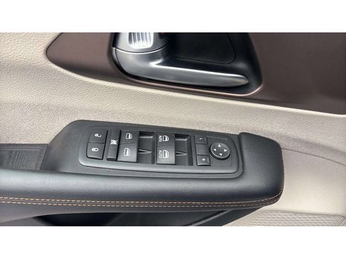 Used 2017 Chrysler Pacifica Touring-L FWD image 20