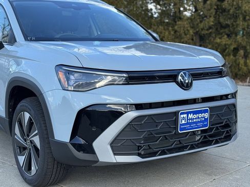 New 2026 Volkswagen Taos SE image 2