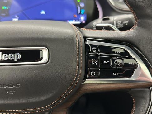 Used 2023 Jeep Grand Cherokee Summit w/ Advanced Protech Group IV AWD/4WD image 20