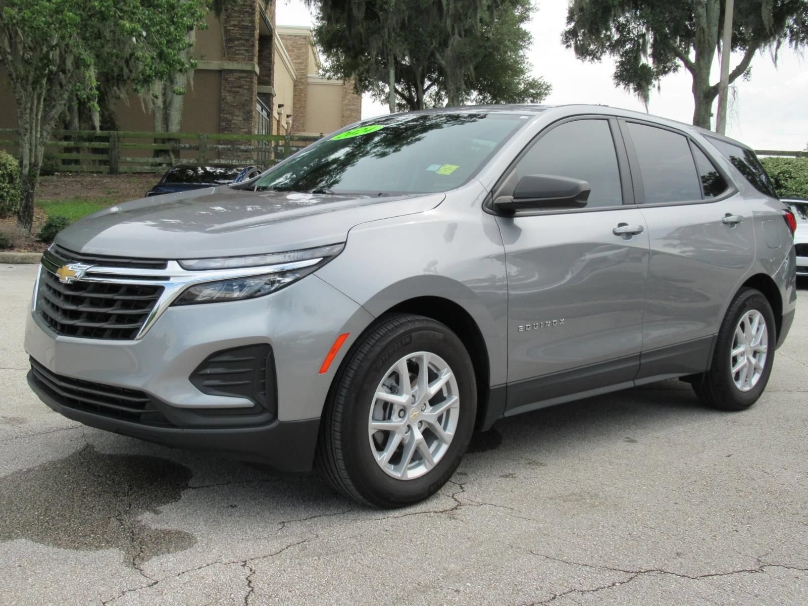 Used 2024 Chevrolet Equinox LS w/ LS Convenience Package FWD image 3
