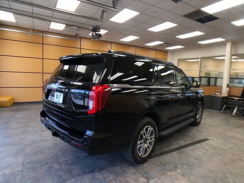 Used 2025 Ford Expedition Active AWD/4WD image 8