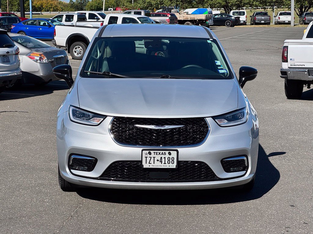 Used 2024 Chrysler Pacifica Touring-L FWD image 5