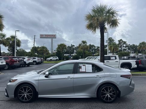 Used 2023 Toyota Camry SE FWD image 7