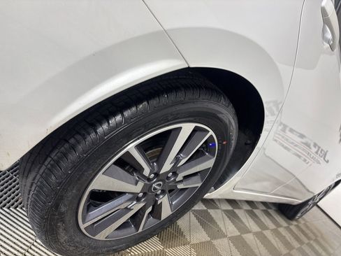 Used 2025 Nissan Versa SV FWD image 31