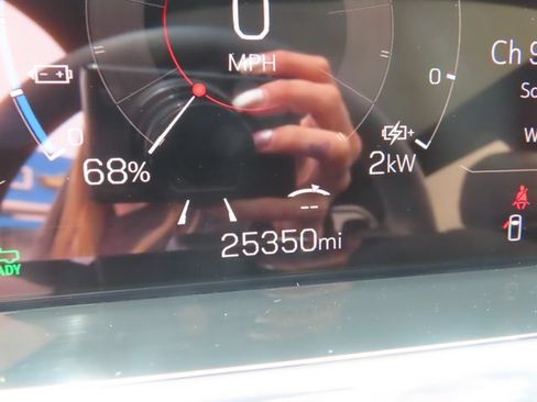 Used 2026 GMC Sierra EV Denali AWD/4WD image 23