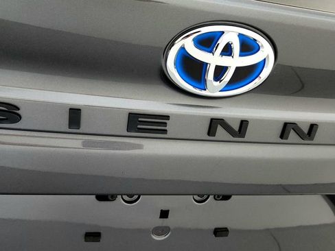 Certified 2025 Toyota Sienna LE AWD/4WD image 14