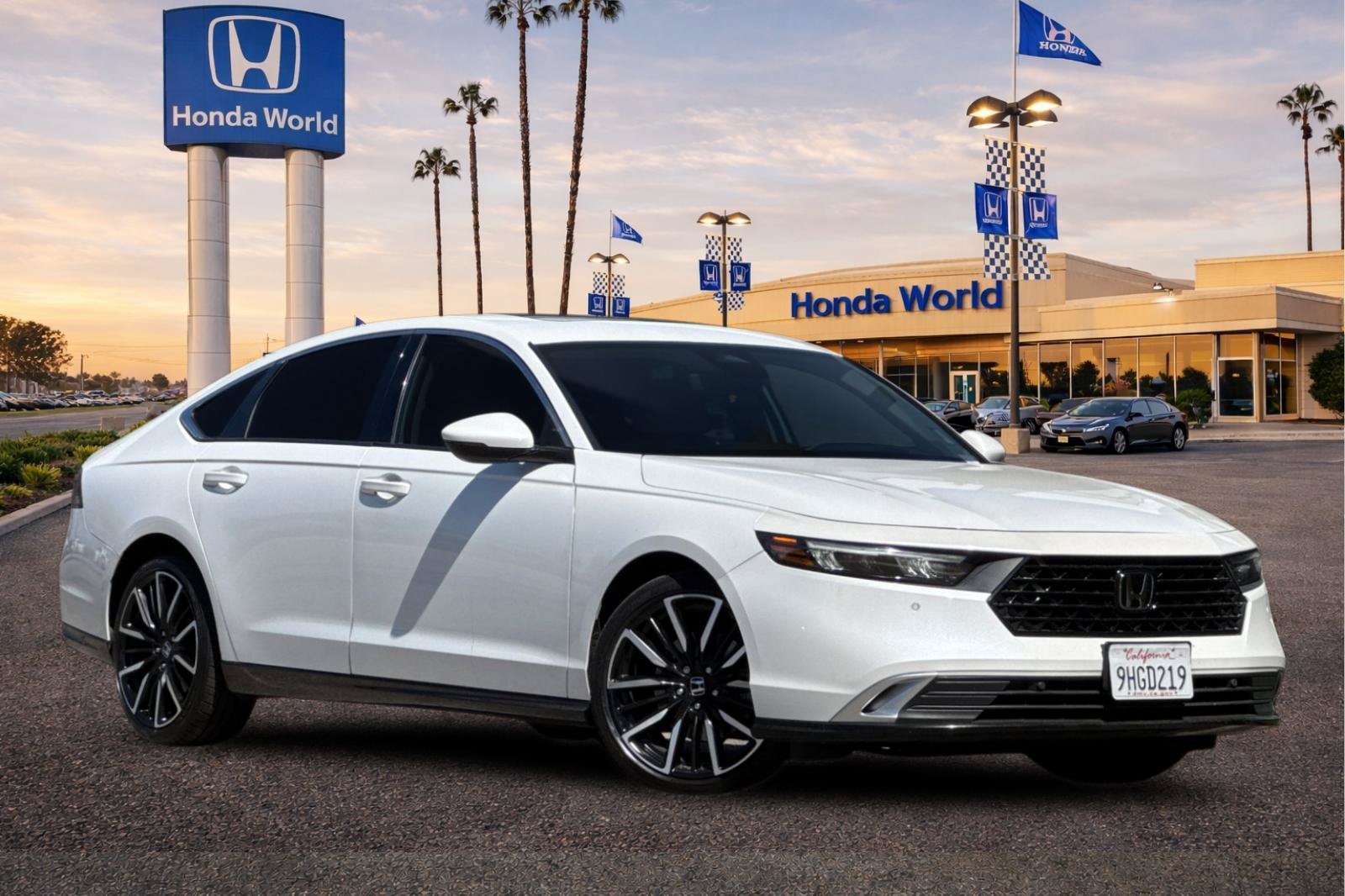 Used 2023 Honda Accord Touring image 2