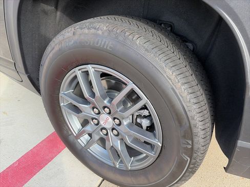 Used 2025 GMC Acadia Elevation image 7