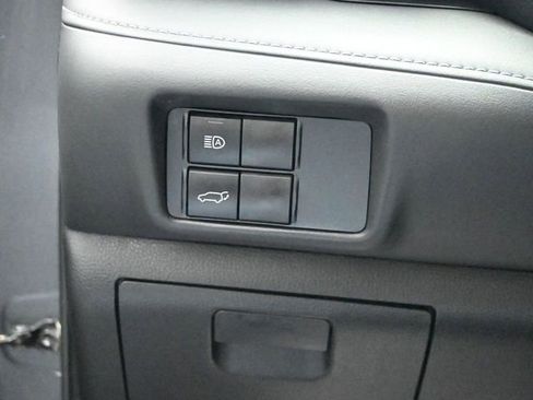 Used 2021 Toyota Highlander XLE image 11