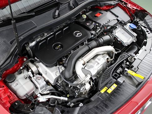 Used 2025 Mercedes-Benz GLA 250 image 32