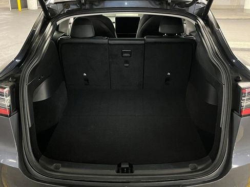 Used 2021 Tesla Model Y Long Range image 34