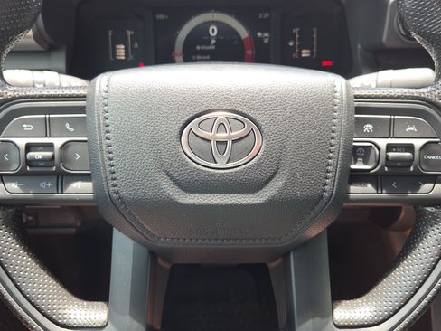 Certified 2025 Toyota Tacoma SR5 AWD/4WD image 28