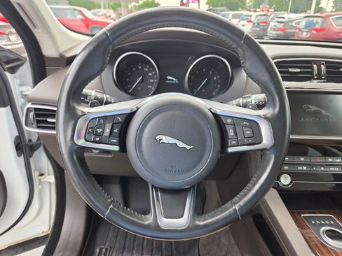 Used 2018 Jaguar F-PACE Prestige AWD/4WD image 6