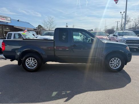 Used 2017 Nissan Frontier SV image 8