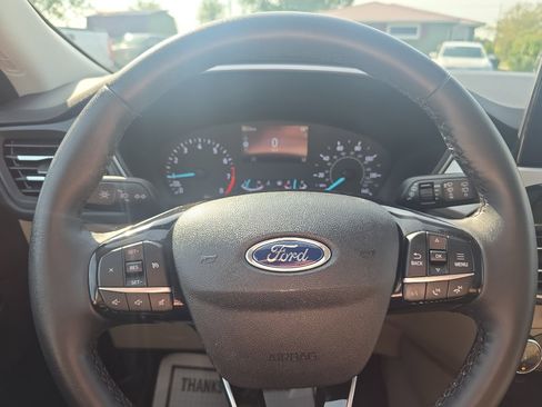 Used 2022 Ford Escape SEL image 16