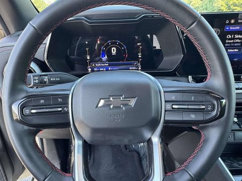Used 2023 Chevrolet Colorado Z71 AWD/4WD image 18