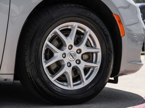 Used 2021 Chrysler Pacifica Touring-L FWD image 62