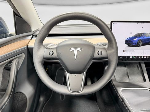 Used 2024 Tesla Model Y Long Range AWD/4WD image 7
