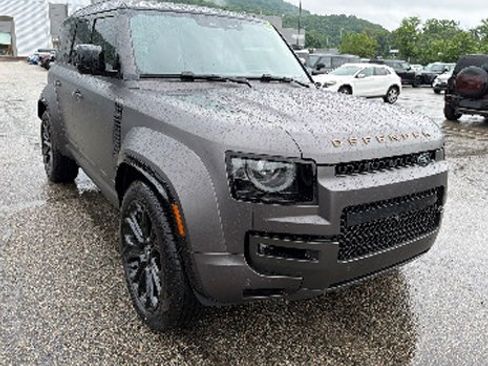 Used 2025 Land Rover Defender 110 AWD/4WD image 3