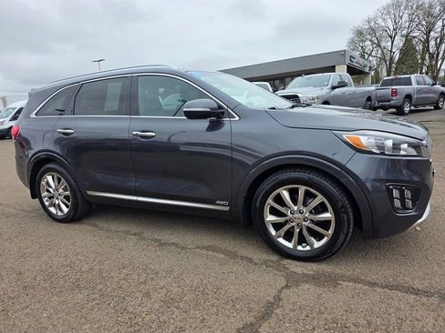 Used 2017 Kia Sorento SX image 2